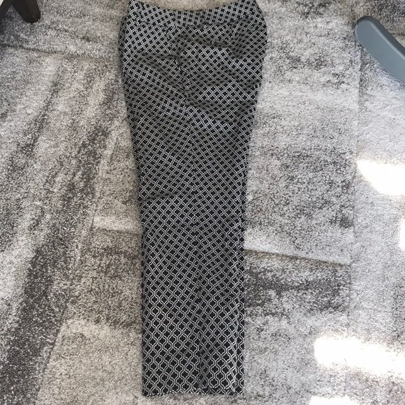 Beautiful clean pants - Picture 3 of 5